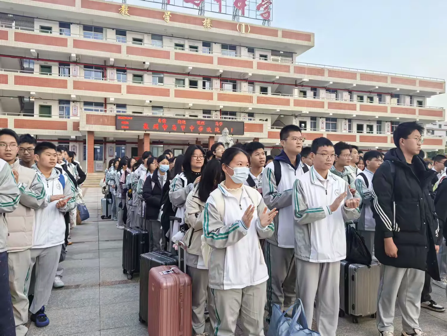 简篇-“研”途拾瓷韵 学英模话担当——泉州市马甲中学高一研学实践活动
